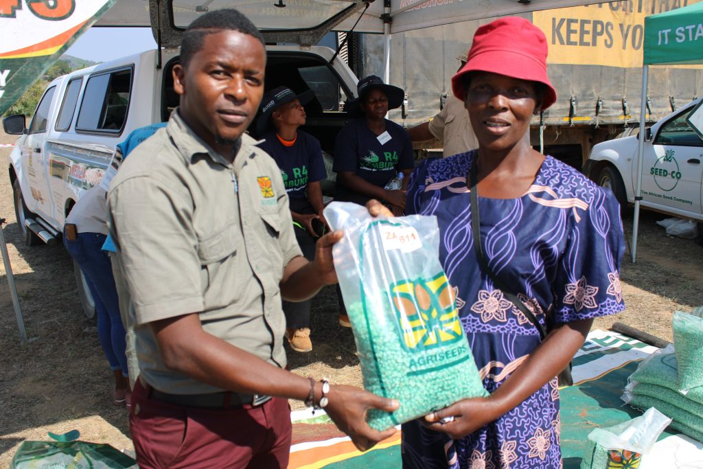 CIMMYT project helps educate farmers in Zimbabwe on seed practices and ...