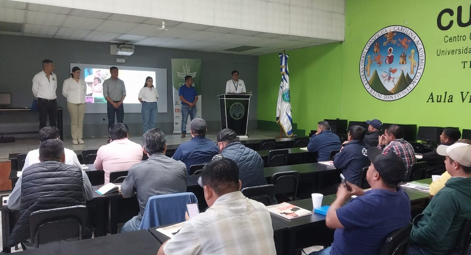 Inicio de la segunda sesión del Curso de Técnico Certificado en Agricultura Sustentable en las instalaciones del CUNOROC, en Huehuetenango, Guatemala. (Foto: CIMMYT)