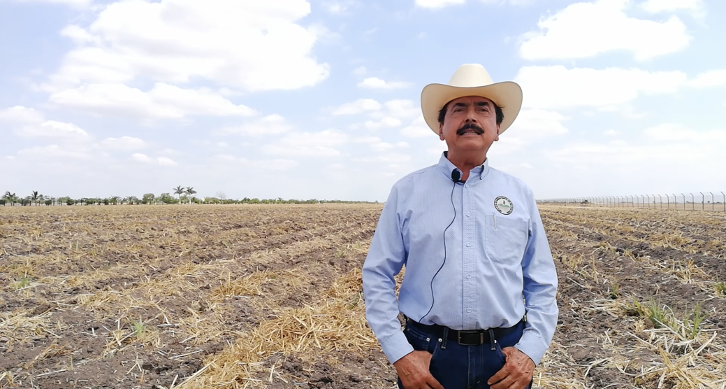 Carlos Beltrán, Presidente de la Junta Local de Sanidad Vegetal del Valle del Évora invitando a sumarse a la campaña Sinaloa no quema. (Foto: Hub Pacífico Norte)