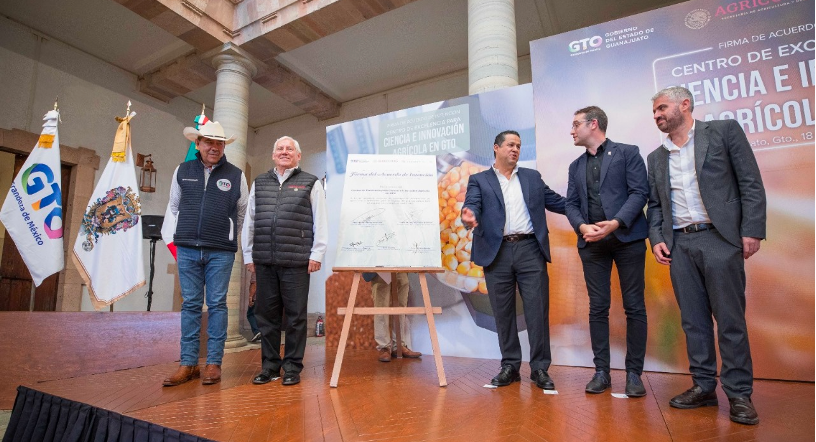 Firma del Acuerdo para el Centro de Excelencia en Innovación Agrícola. (Foto: SDAyR)