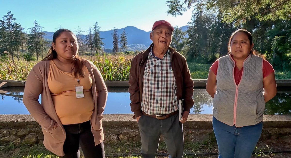 De izquierda a derecha la familia Valor: Linaxi, Jacinto Rafael y Celia. (Foto: Sarah Martínez/CIMMYT)