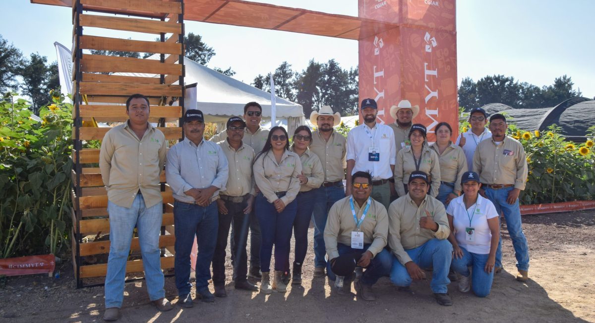 Equipo del Hub Bajío en la Expo Agroalimentaria Guanajuato 2024. (Foto: Jenifer Morales / CIMMYT)