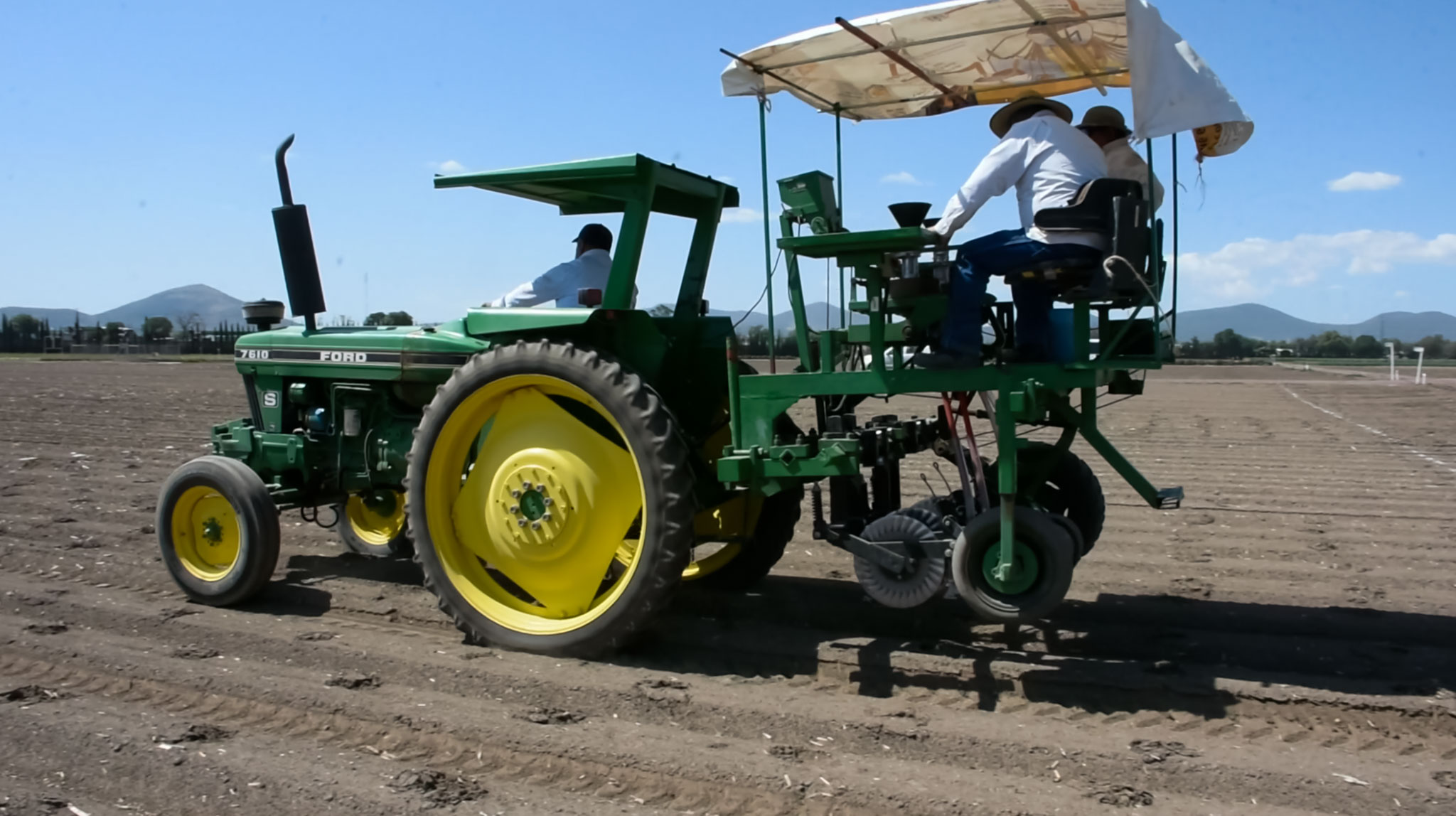 Uso de maquinaria inteligente adaptada a la parcela para disminuir el uso de combustible. (Foto: CIMMYT)