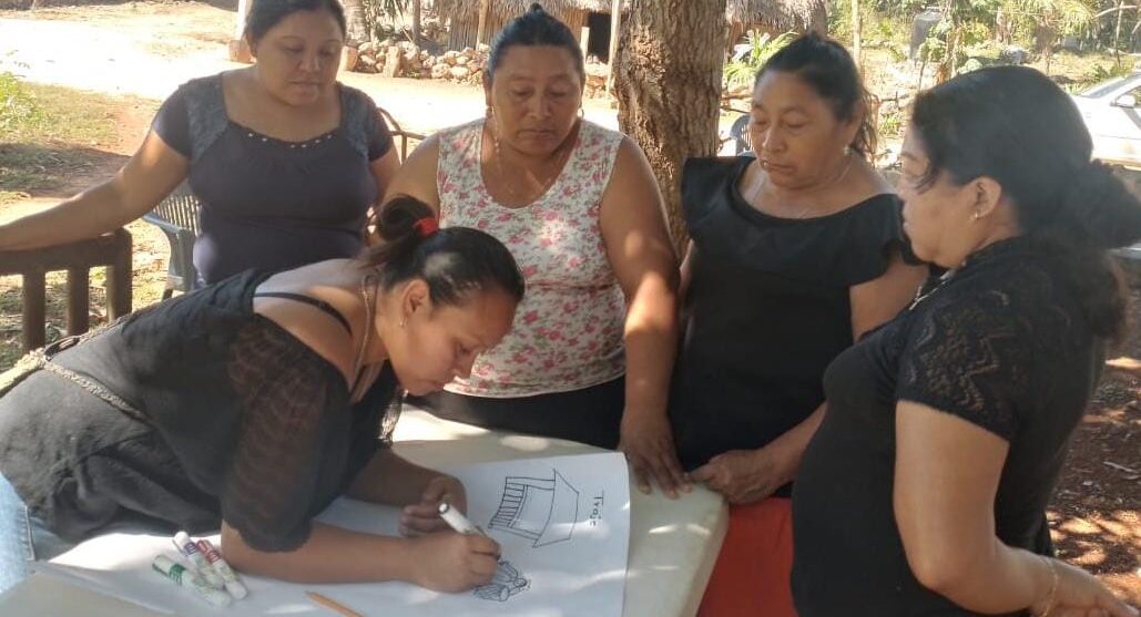 Mujeres de Quintana Roo durante taller impartido en el marco del proyecto entre el gobierno estatal y el CIMMYT. (Foto: Hub Península de Yucatán)