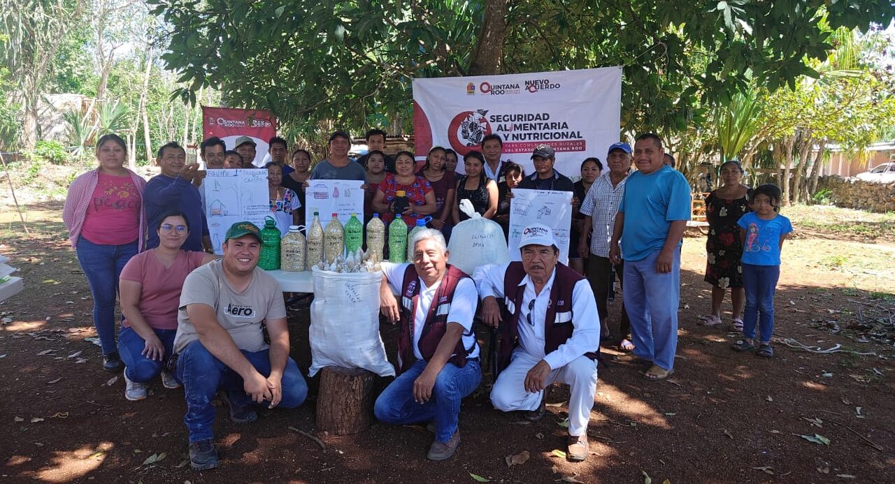 Participantes en uno de los talleres para difundir prácticas sustentables para la conservación de maíces nativos. (Foto: Hub Península de Yucatán)